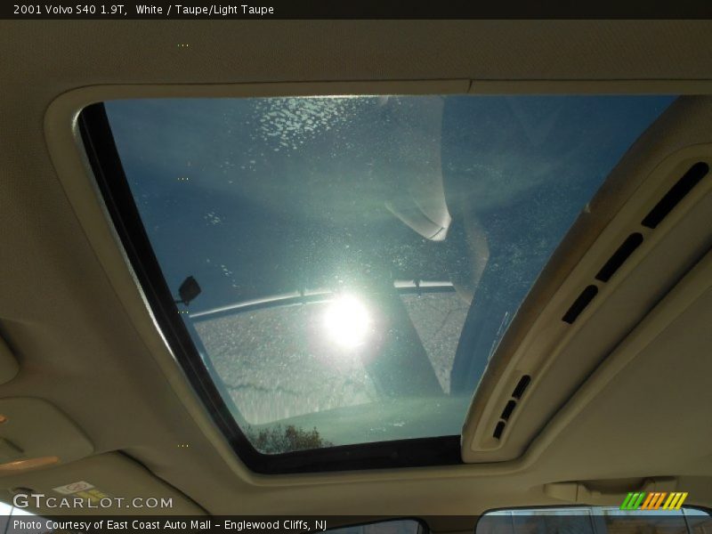 White / Taupe/Light Taupe 2001 Volvo S40 1.9T