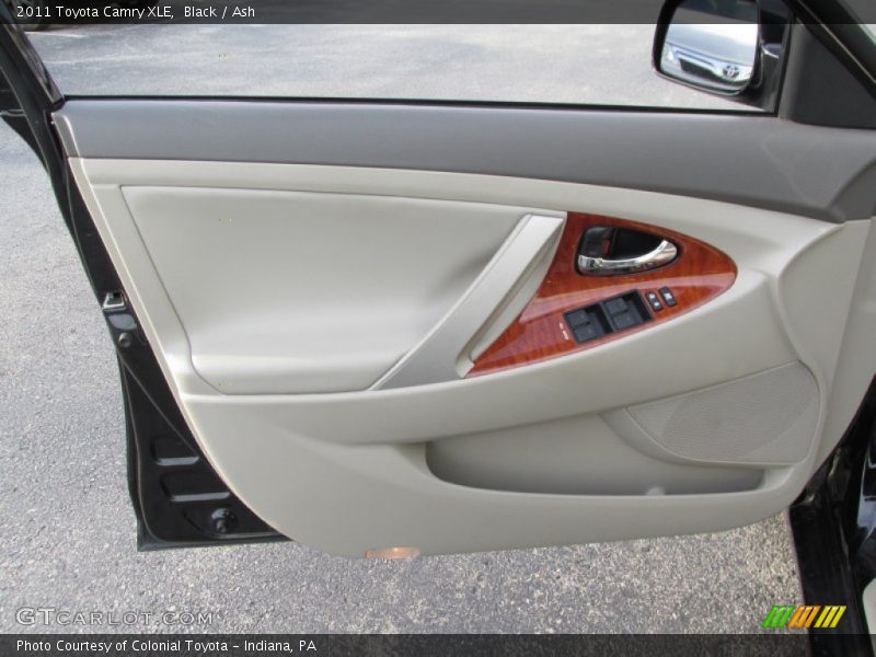 Black / Ash 2011 Toyota Camry XLE