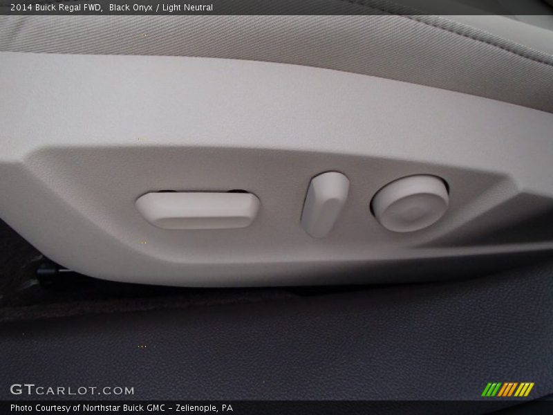 Black Onyx / Light Neutral 2014 Buick Regal FWD