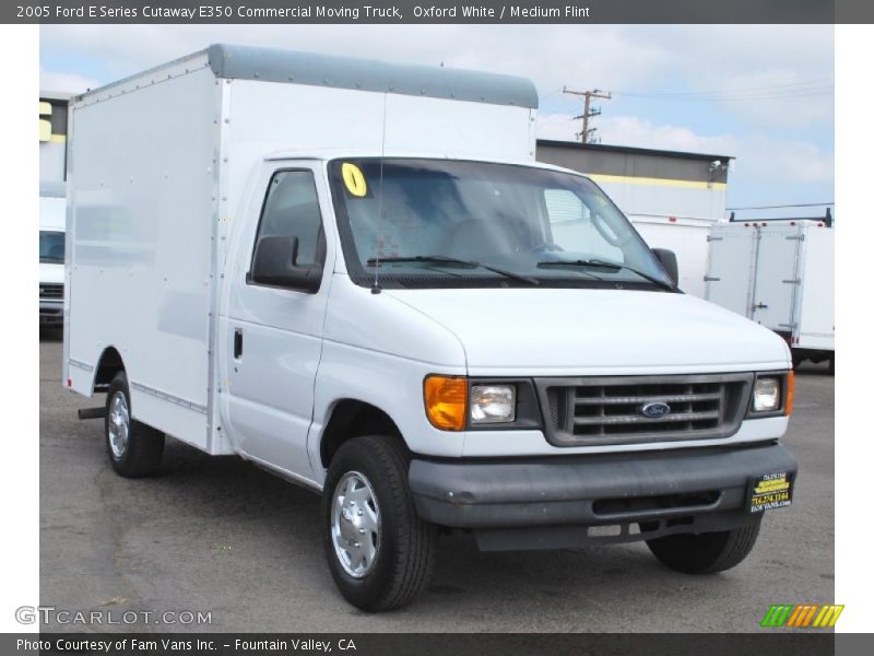 Oxford White / Medium Flint 2005 Ford E Series Cutaway E350 Commercial Moving Truck