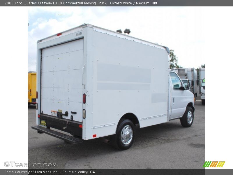 Oxford White / Medium Flint 2005 Ford E Series Cutaway E350 Commercial Moving Truck