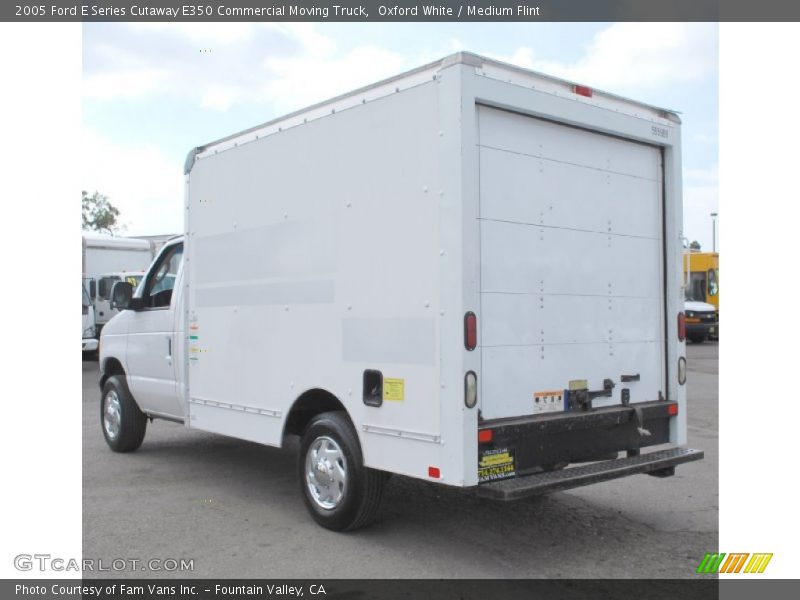 Oxford White / Medium Flint 2005 Ford E Series Cutaway E350 Commercial Moving Truck