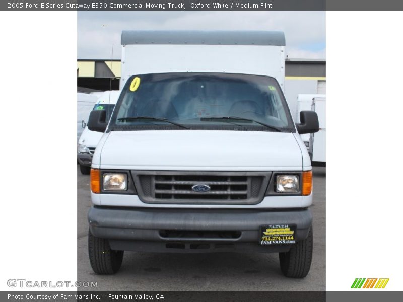 Oxford White / Medium Flint 2005 Ford E Series Cutaway E350 Commercial Moving Truck