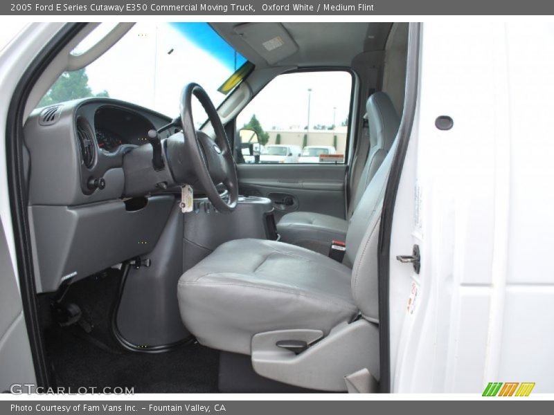 Oxford White / Medium Flint 2005 Ford E Series Cutaway E350 Commercial Moving Truck