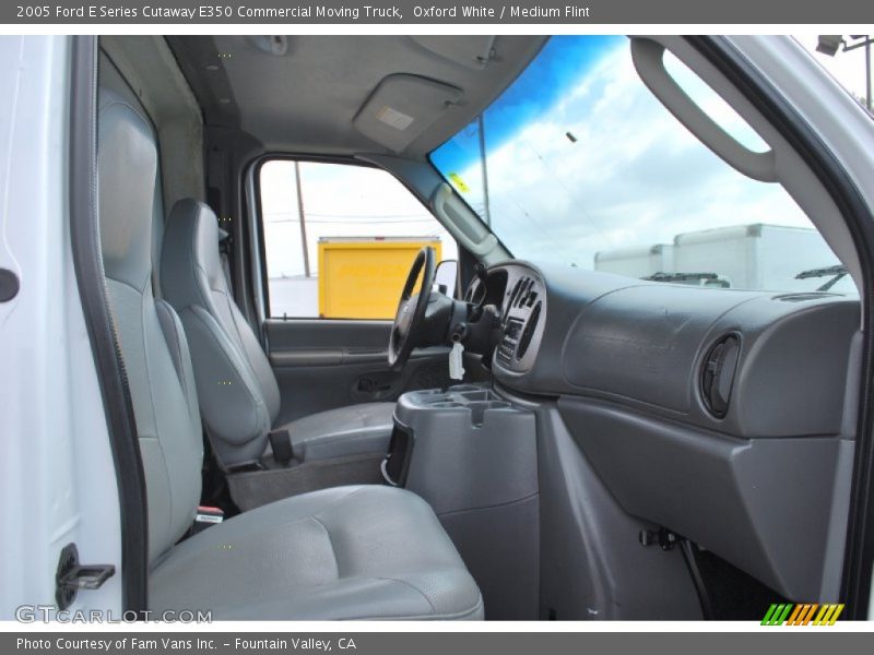 Oxford White / Medium Flint 2005 Ford E Series Cutaway E350 Commercial Moving Truck