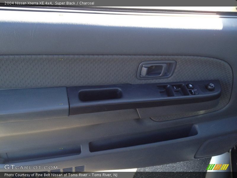 Super Black / Charcoal 2004 Nissan Xterra XE 4x4