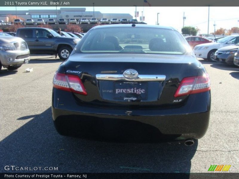 Black / Ash 2011 Toyota Camry XLE