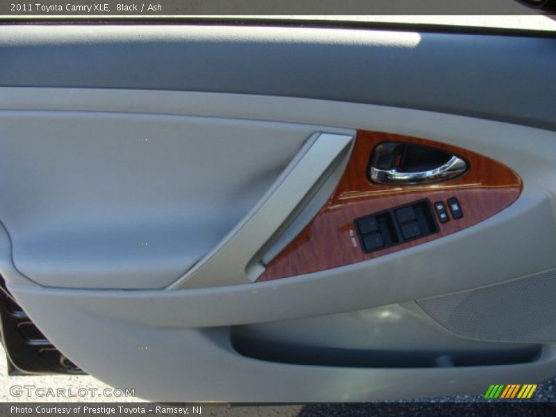 Black / Ash 2011 Toyota Camry XLE