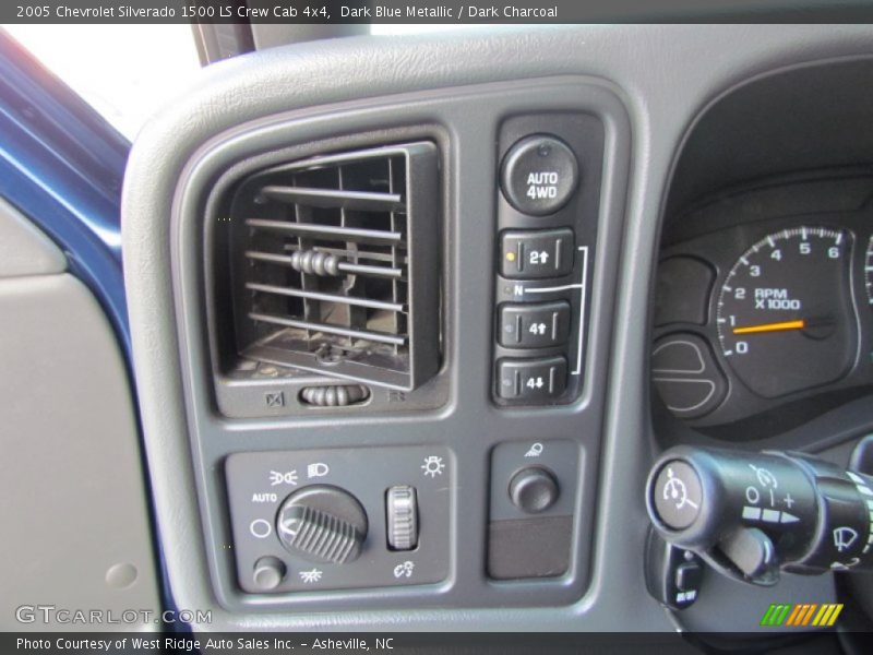 Dark Blue Metallic / Dark Charcoal 2005 Chevrolet Silverado 1500 LS Crew Cab 4x4