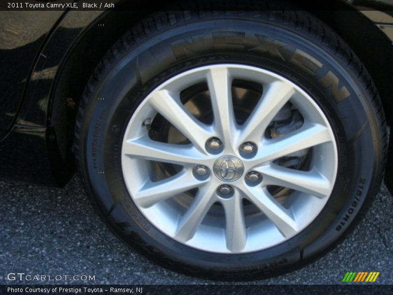 Black / Ash 2011 Toyota Camry XLE