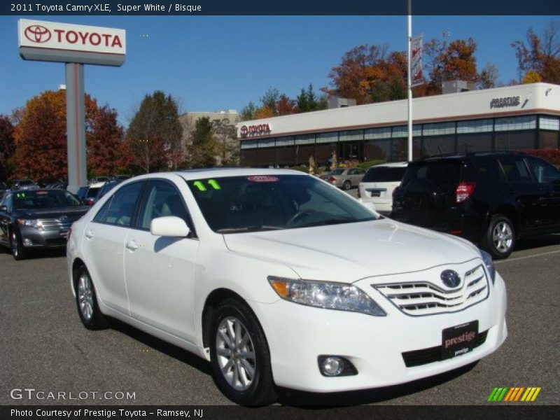 Super White / Bisque 2011 Toyota Camry XLE