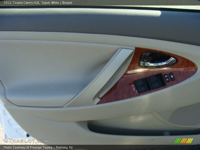 Super White / Bisque 2011 Toyota Camry XLE