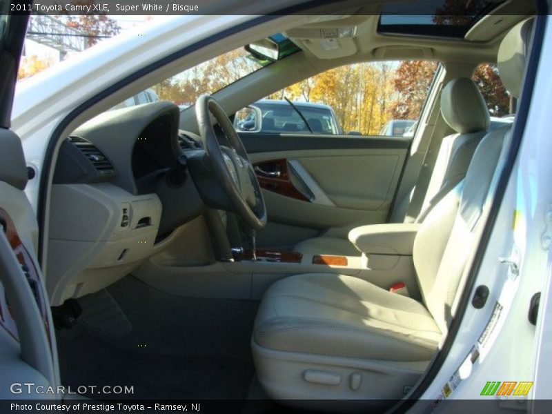 Super White / Bisque 2011 Toyota Camry XLE