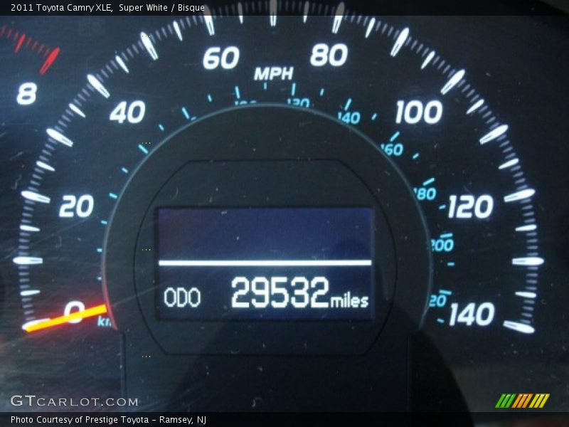 Super White / Bisque 2011 Toyota Camry XLE