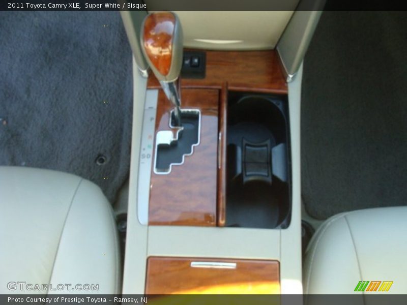 Super White / Bisque 2011 Toyota Camry XLE