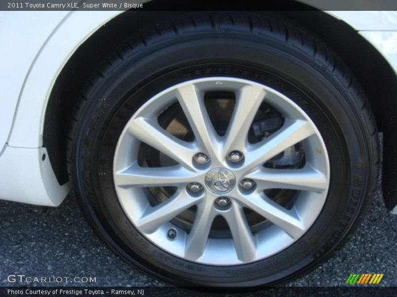 Super White / Bisque 2011 Toyota Camry XLE