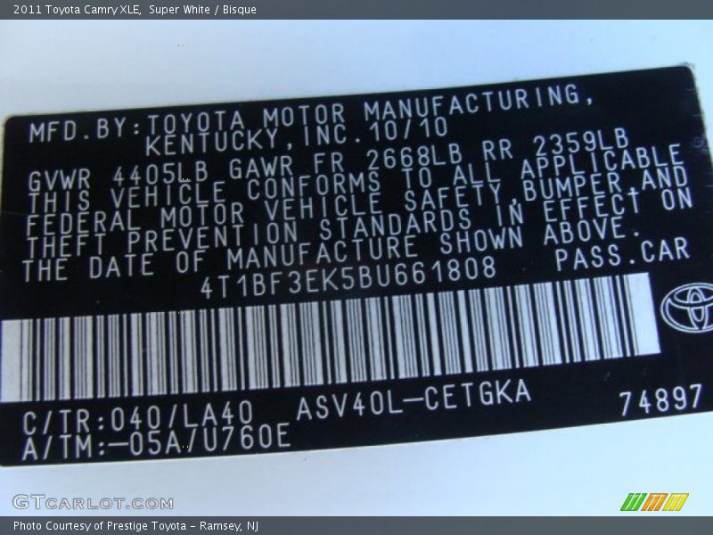 Super White / Bisque 2011 Toyota Camry XLE