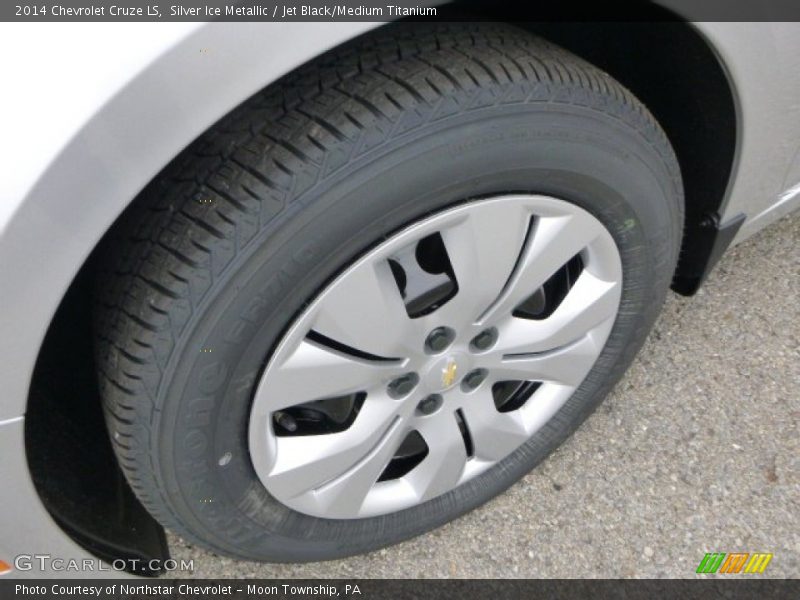 Silver Ice Metallic / Jet Black/Medium Titanium 2014 Chevrolet Cruze LS