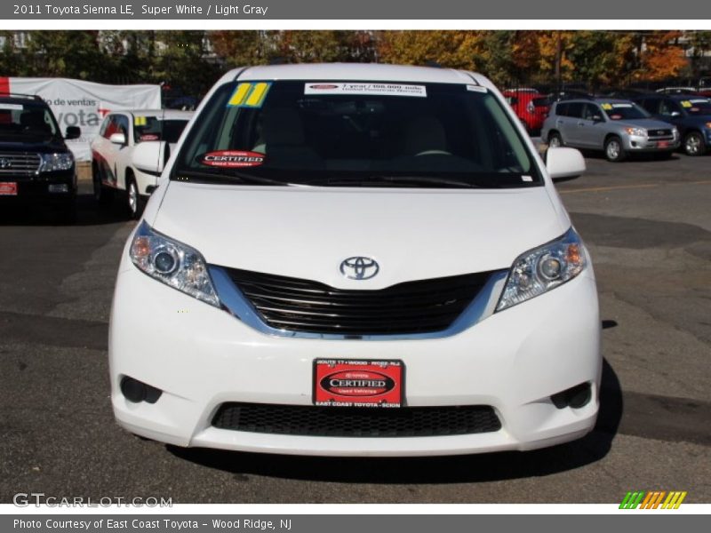 Super White / Light Gray 2011 Toyota Sienna LE