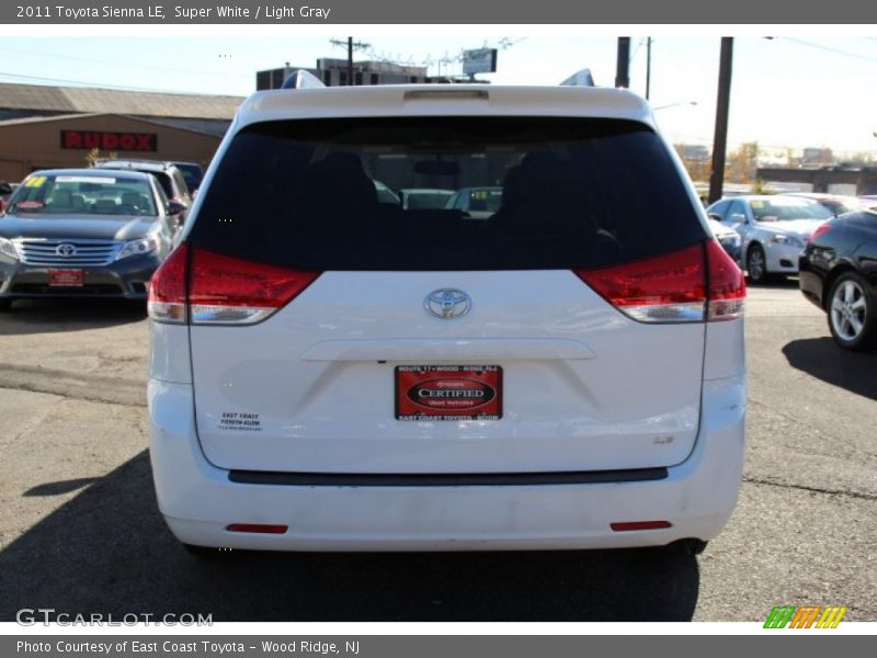 Super White / Light Gray 2011 Toyota Sienna LE