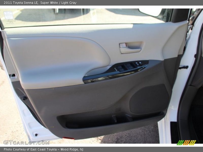 Super White / Light Gray 2011 Toyota Sienna LE