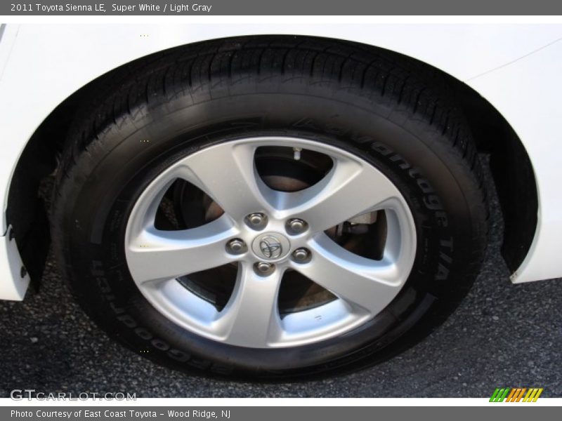 Super White / Light Gray 2011 Toyota Sienna LE