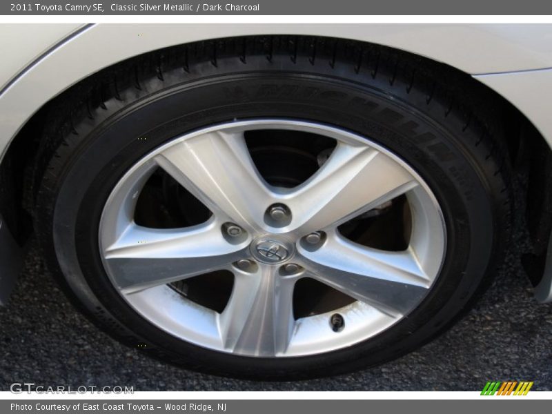 Classic Silver Metallic / Dark Charcoal 2011 Toyota Camry SE