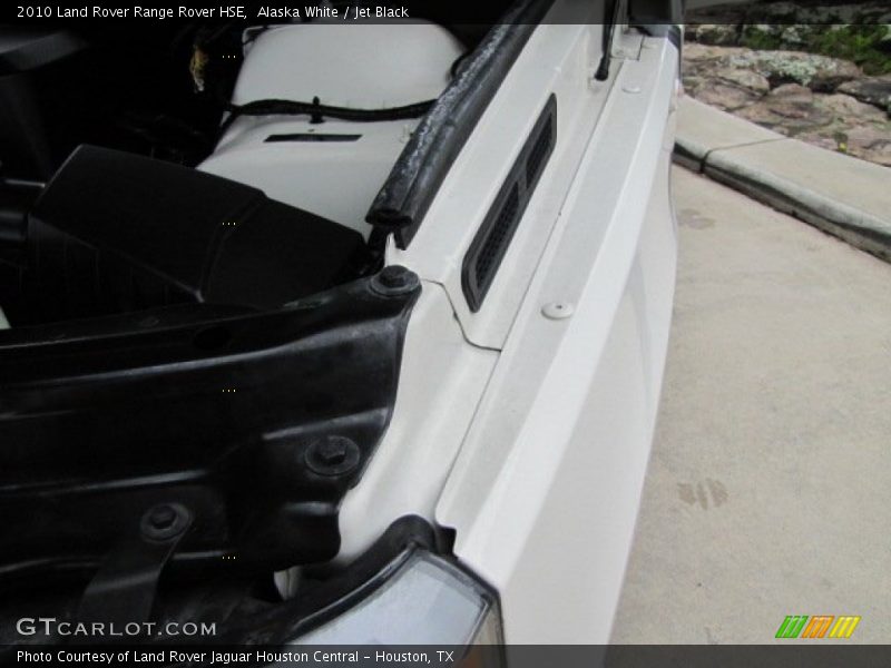 Alaska White / Jet Black 2010 Land Rover Range Rover HSE