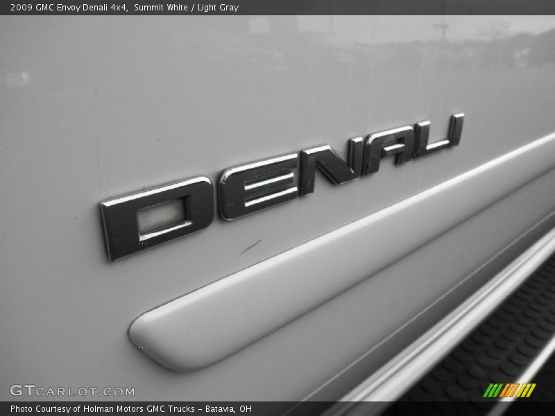 Summit White / Light Gray 2009 GMC Envoy Denali 4x4