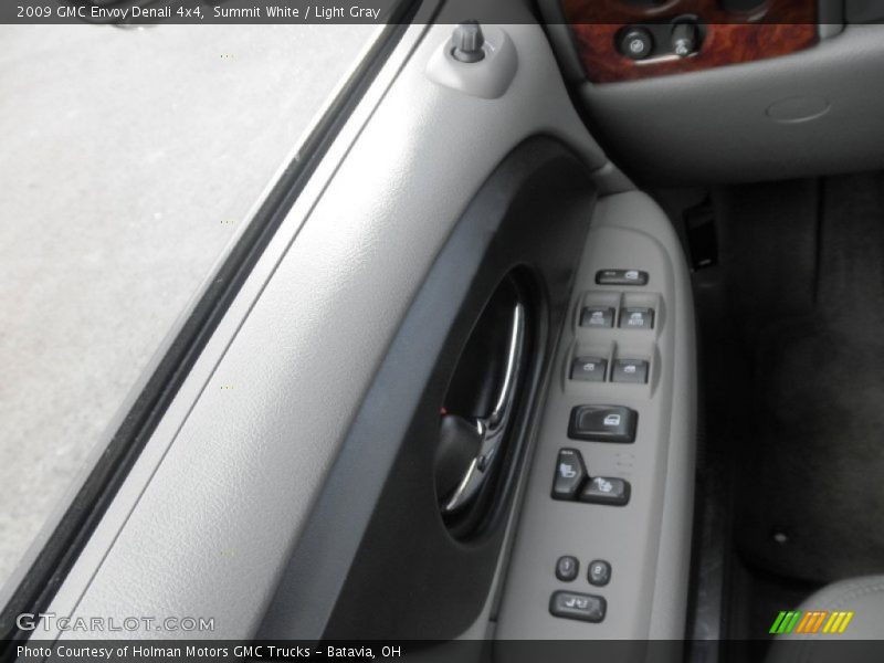 Summit White / Light Gray 2009 GMC Envoy Denali 4x4