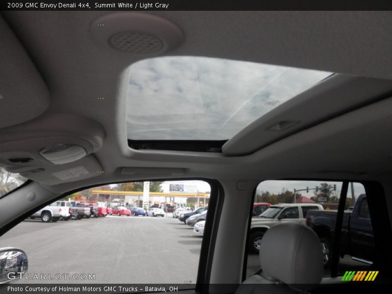 Summit White / Light Gray 2009 GMC Envoy Denali 4x4