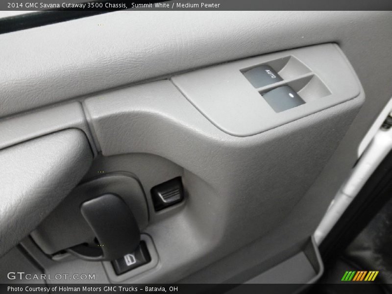 Summit White / Medium Pewter 2014 GMC Savana Cutaway 3500 Chassis