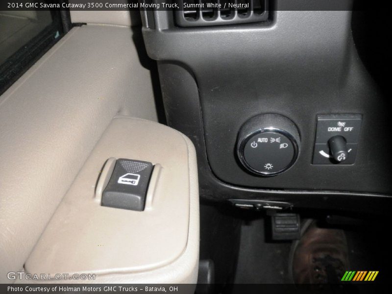 Controls of 2014 Savana Cutaway 3500 Commercial Moving Truck