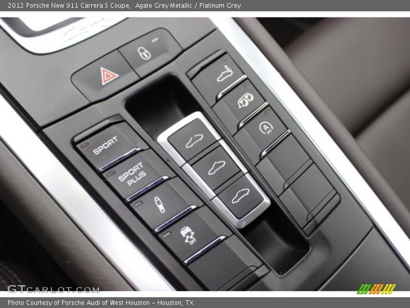 Controls of 2012 New 911 Carrera S Coupe
