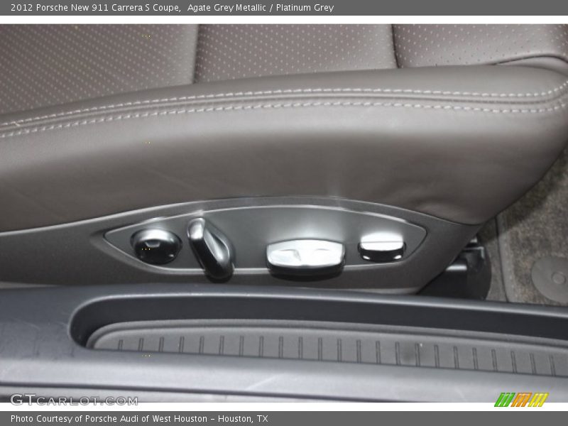 Controls of 2012 New 911 Carrera S Coupe