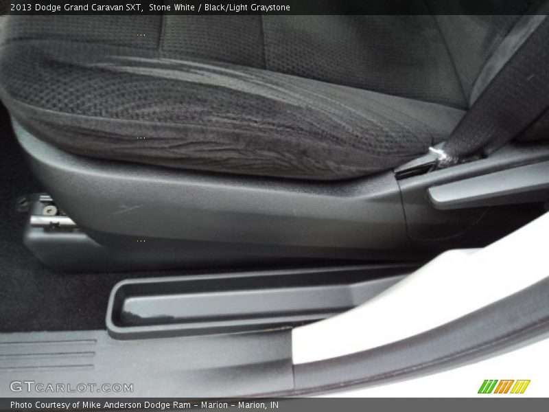 Stone White / Black/Light Graystone 2013 Dodge Grand Caravan SXT