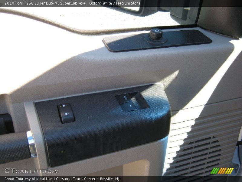 Oxford White / Medium Stone 2010 Ford F250 Super Duty XL SuperCab 4x4