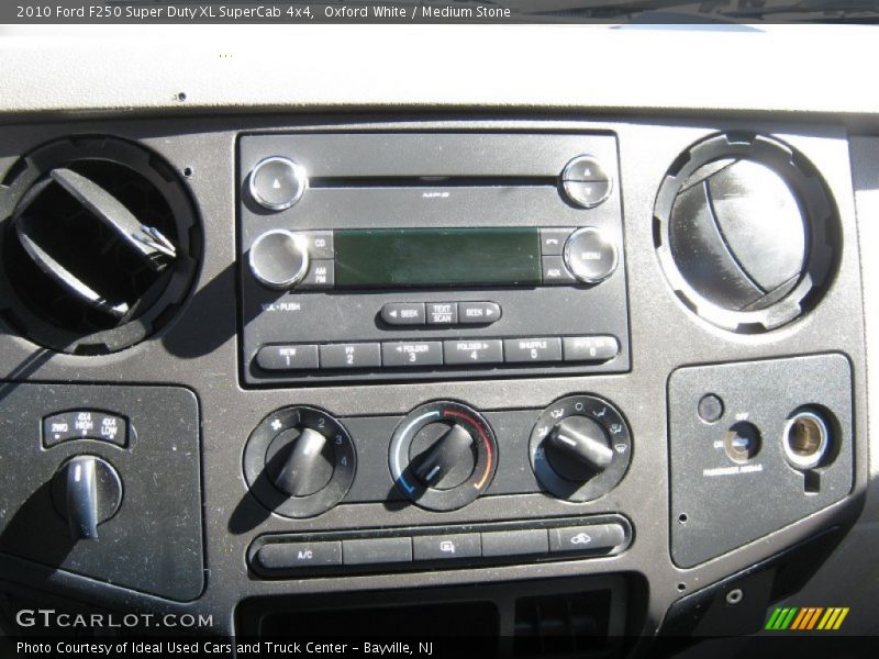 Oxford White / Medium Stone 2010 Ford F250 Super Duty XL SuperCab 4x4