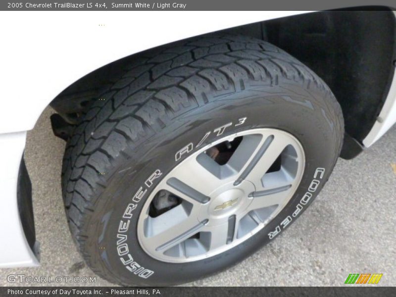 Summit White / Light Gray 2005 Chevrolet TrailBlazer LS 4x4