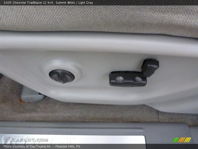 Summit White / Light Gray 2005 Chevrolet TrailBlazer LS 4x4