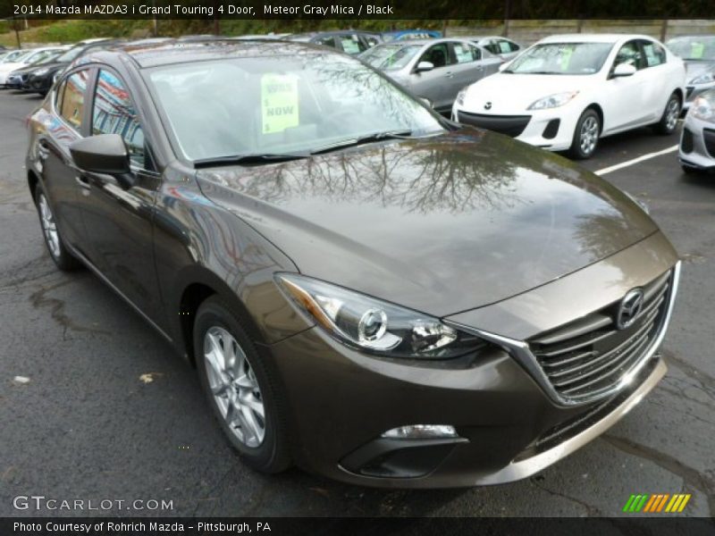 Front 3/4 View of 2014 MAZDA3 i Grand Touring 4 Door