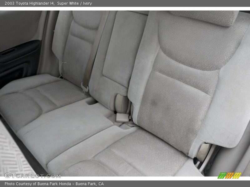 Super White / Ivory 2003 Toyota Highlander I4