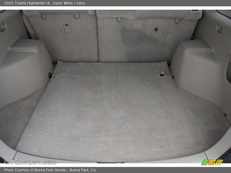 Super White / Ivory 2003 Toyota Highlander I4