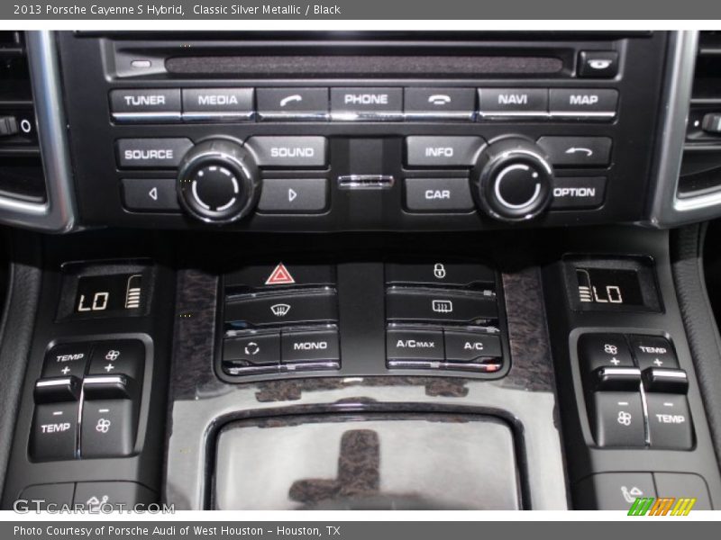 Controls of 2013 Cayenne S Hybrid