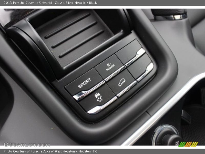 Controls of 2013 Cayenne S Hybrid