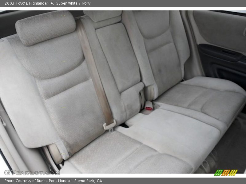 Super White / Ivory 2003 Toyota Highlander I4