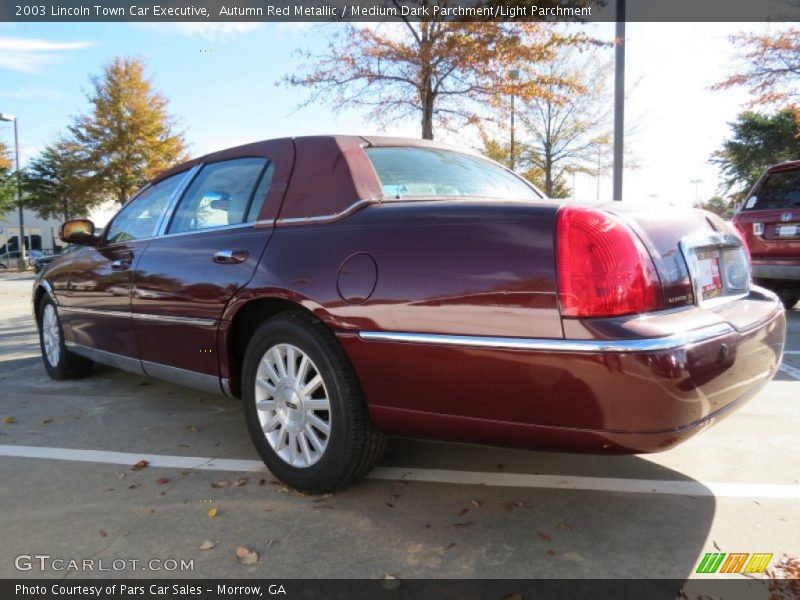 Autumn Red Metallic / Medium Dark Parchment/Light Parchment 2003 Lincoln Town Car Executive