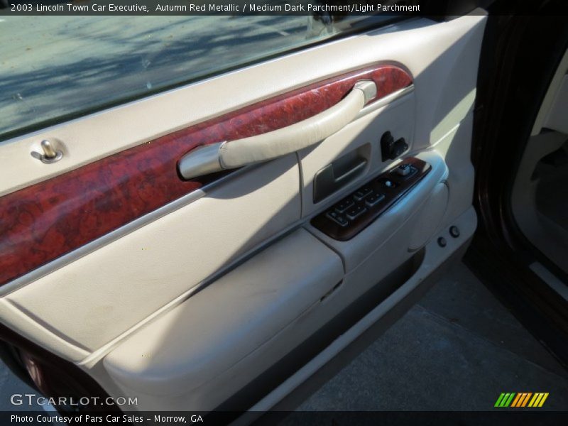 Autumn Red Metallic / Medium Dark Parchment/Light Parchment 2003 Lincoln Town Car Executive