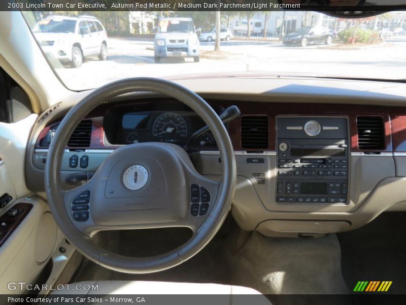 Autumn Red Metallic / Medium Dark Parchment/Light Parchment 2003 Lincoln Town Car Executive