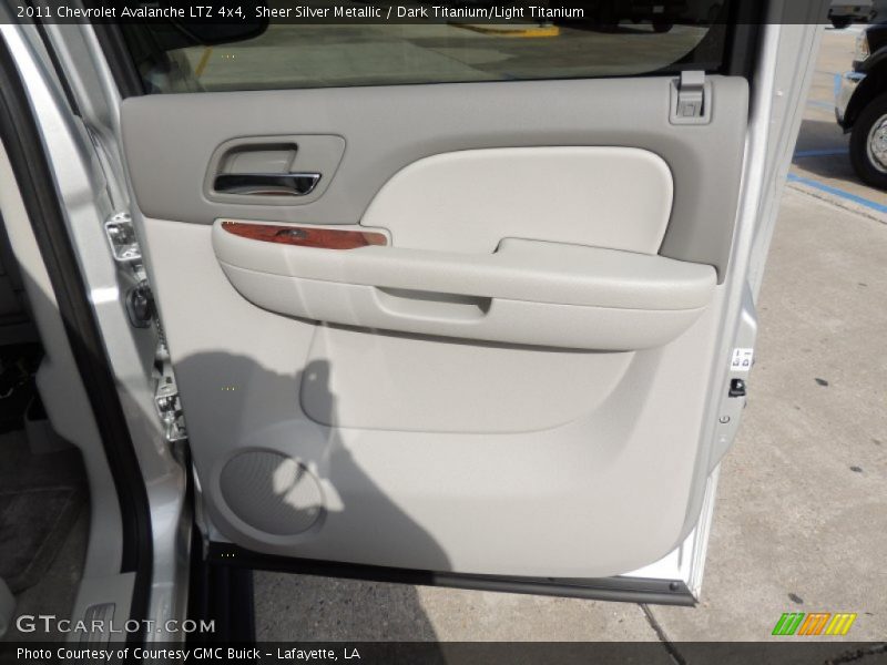 Sheer Silver Metallic / Dark Titanium/Light Titanium 2011 Chevrolet Avalanche LTZ 4x4